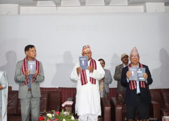 पूर्वराष्ट्रपति यादवद्वारा ‘नेपालको कम्युनिष्ट आन्दोलनमा माधवकुमार नेपाल’ नामक पुस्तक विमोचन