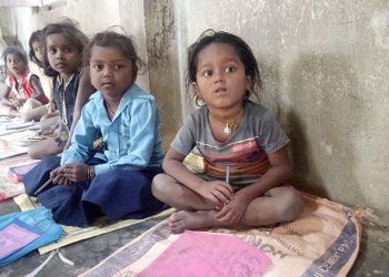 शिक्षातर्फ आकर्षित हुँदै हरुवाचरुवाका बालबालिका