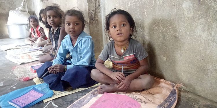 शिक्षातर्फ आकर्षित हुँदै हरुवाचरुवाका बालबालिका