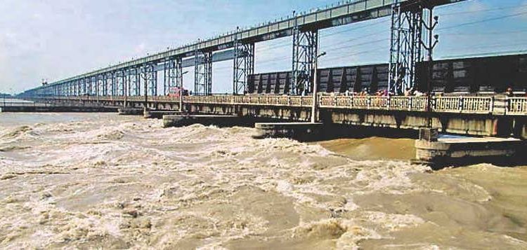 कोशी नदीमा पानीको सतह खतराको तहमा पुग्यो