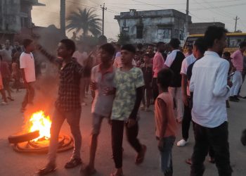 मेलामा केटी नचाउनुपर्छ भन्दै जनकपुरमा प्रहरी र स्थानीयबीच झडप, अवस्था तनावग्रस्त !