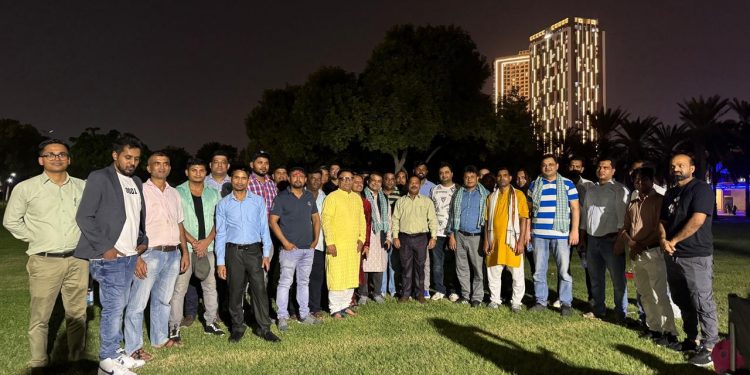 मधेशी एकता समाजले दुबईमा विजयादशमी, दीपावली तथा छठको पर्व मनाउँदै संस्थापक सदस्य र कोषाध्यक्ष अनिल साहलाई बिदाई गर्यो।