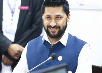 रास्वपा सभापति लामिछानेलाई सडकमार्ग हुँदै पोखरा लगिँदै
