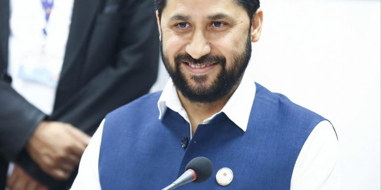 रास्वपा सभापति लामिछानेलाई सडकमार्ग हुँदै पोखरा लगिँदै