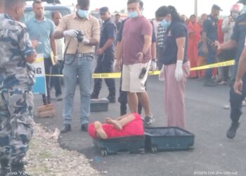 रौतहटमा सडकमा फ्याँकिएको सुटकेसभित्र महिलाको शव फेला: अनुसन्धान तीव्र, पहिचान हुन बाँकी