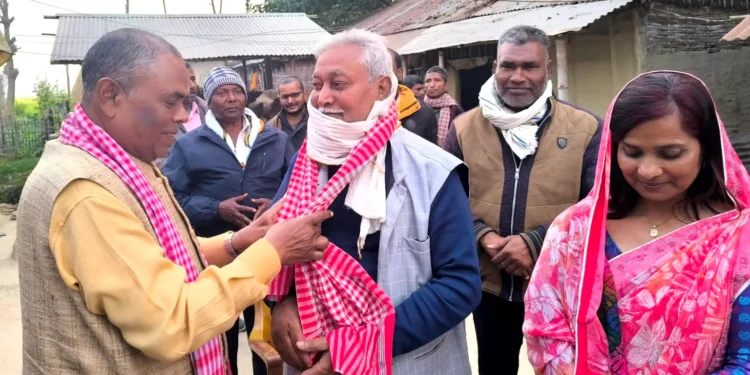 पूर्व उपाध्यक्ष हिरालाल मण्डल जसपामा प्रवेश, उपेन्द्र यादवद्वारा स्वागत ।