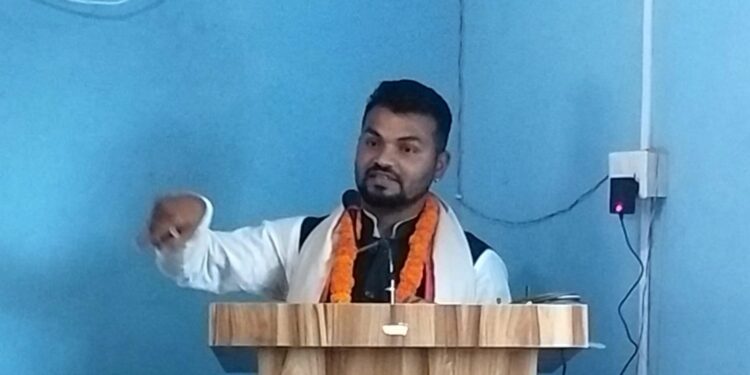 तस्कर र जनतालाई एकै किसिमको व्यवहार रोकिनुपर्छ : सांसद यादव ।